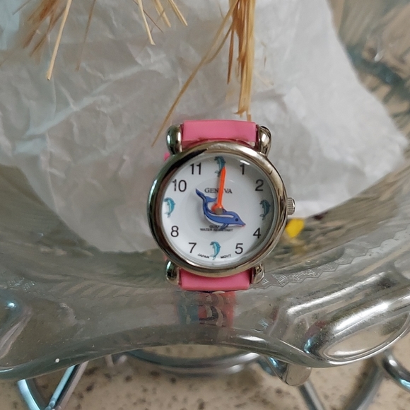 🐋 Geneva Girl's 👧  Watch 🐋 - Picture 2 of 6